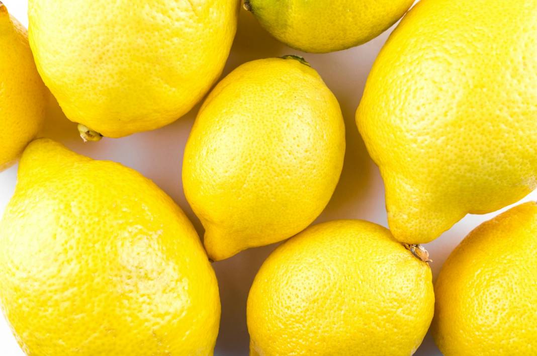 1 parça koymak limonun günlerce taze kalmasını sağlıyor: Limonu çürümeden günlerce muhafaza etmenin formülü bulundu! 3